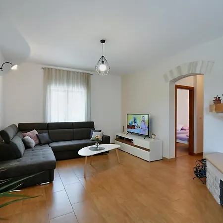 Holiday home Mit Privatpool Fuer 6 Personen Ca 100 Qm In Galizana, Istrien Istrische Riviera Galizana