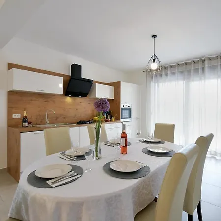 Holiday home Mit Privatpool Fuer 6 Personen Ca 100 Qm In Galizana, Istrien Istrische Riviera