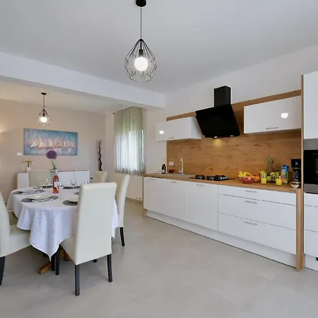 Mit Privatpool Fuer 6 Personen Ca 100 Qm In Galizana, Istrien Istrische Riviera *