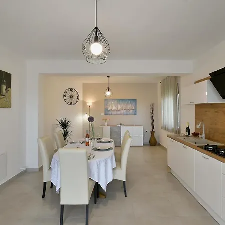 Holiday home Mit Privatpool Fuer 6 Personen Ca 100 Qm In Galizana, Istrien Istrische Riviera