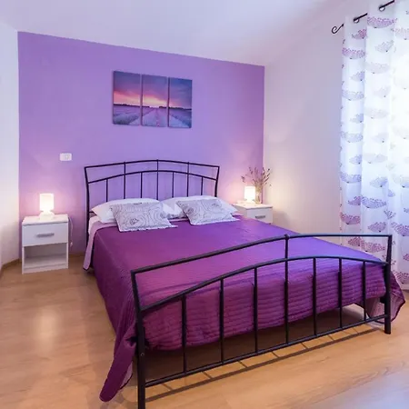 Mit Privatpool Fuer 6 Personen Ca 100 Qm In Galizana, Istrien Istrische Riviera Galizana