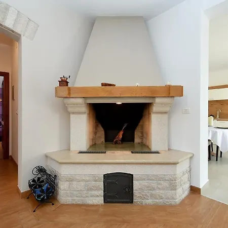Holiday home Mit Privatpool Fuer 6 Personen Ca 100 Qm In Galizana, Istrien Istrische Riviera *