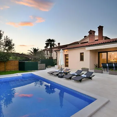 Mit Privatpool Fuer 6 Personen Ca 100 Qm In Galizana, Istrien Istrische Riviera Holiday home