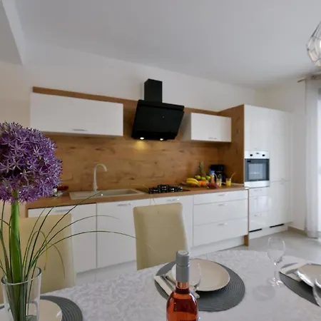 Holiday home Mit Privatpool Fuer 6 Personen Ca 100 Qm In Galizana, Istrien Istrische Riviera *