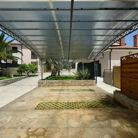 Mit Privatpool Fuer 6 Personen Ca 100 Qm In Galizana, Istrien Istrische Riviera *
